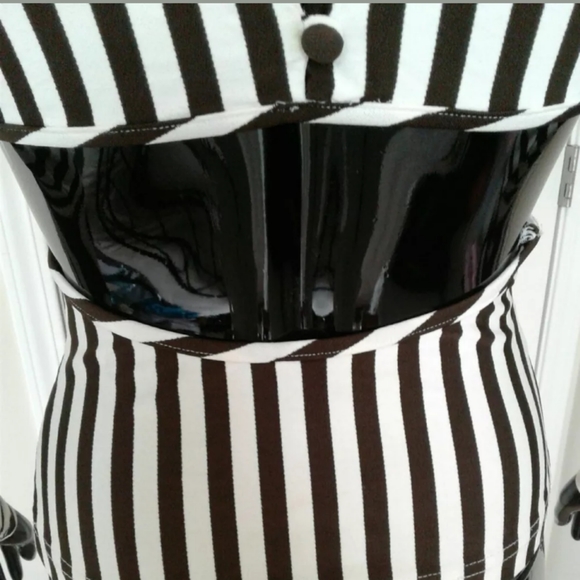 Authentic Cache Striped Top with Cut Out Back - Picture 5 of 8